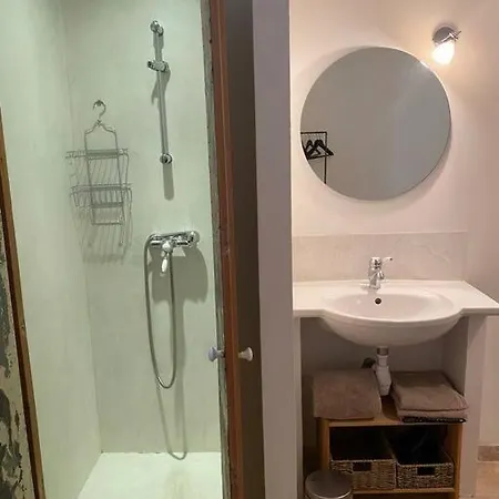 Apartment Charmant Pied A Terre Arlesien, Rez De Chaussee *
